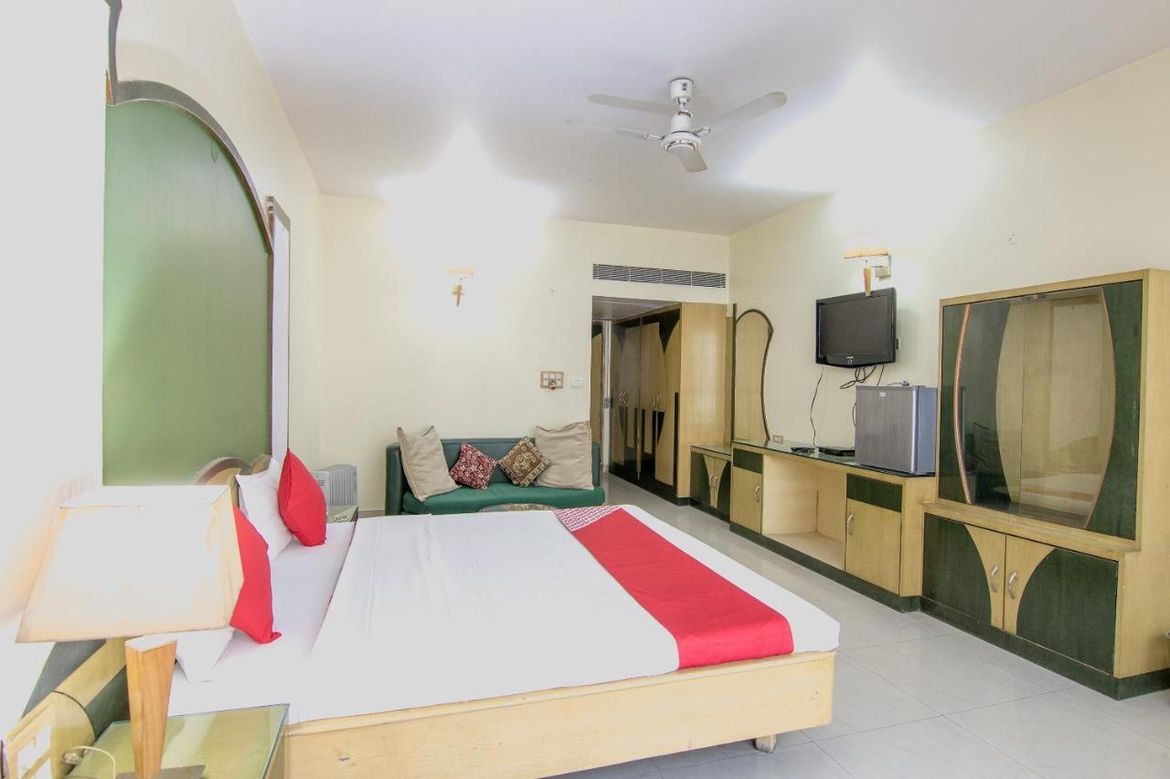 Collection O Hotel Green Forest Патна Екстериор снимка